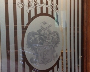 Üvegfólia, a címer nyomtatva készült